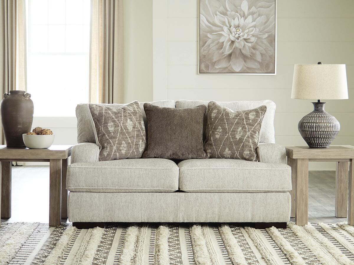 Willa Loveseat