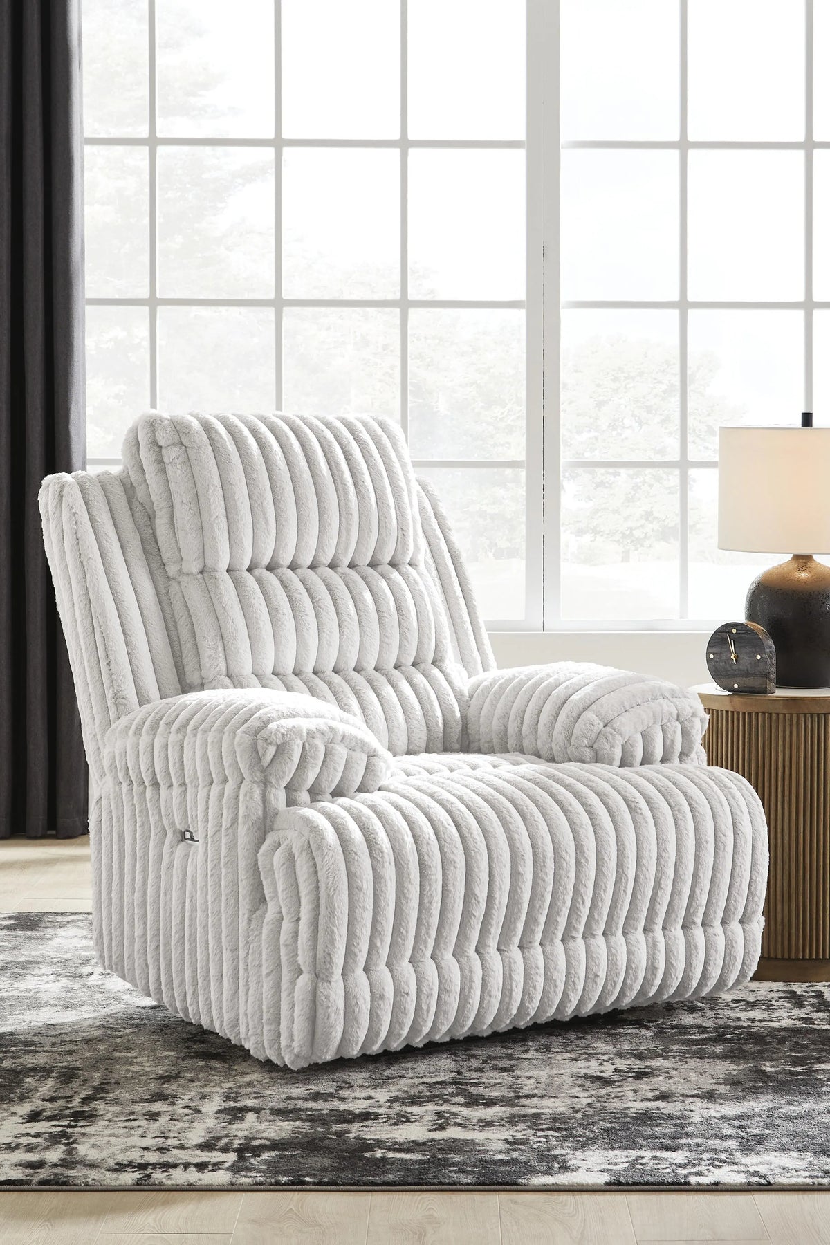 Vantage Power Recliner in Alloy