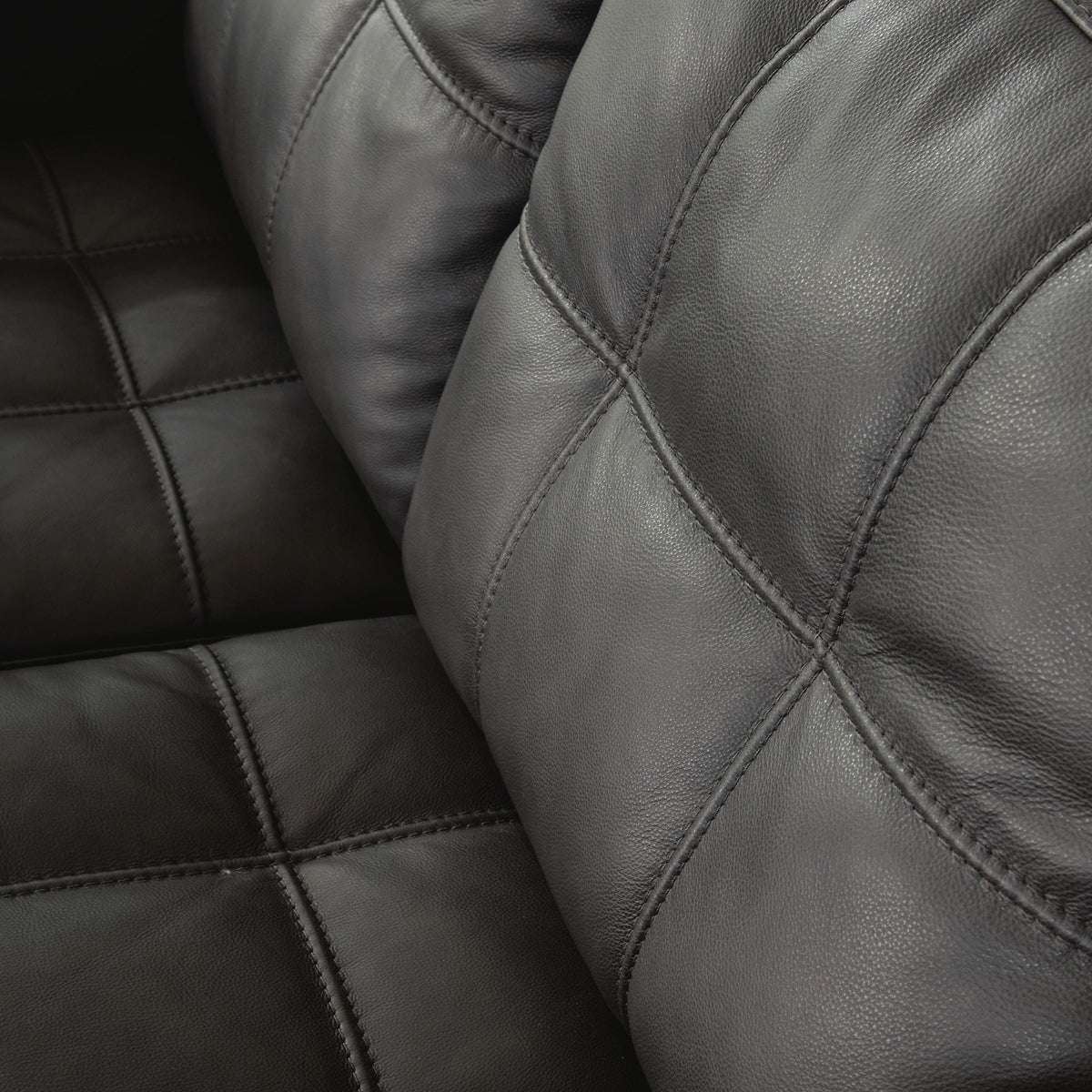Ironvale Bay Loveseat