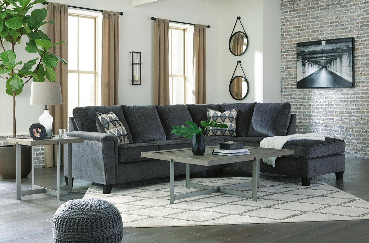Yamba 2-Piece Sectional with Chaise in Smoke