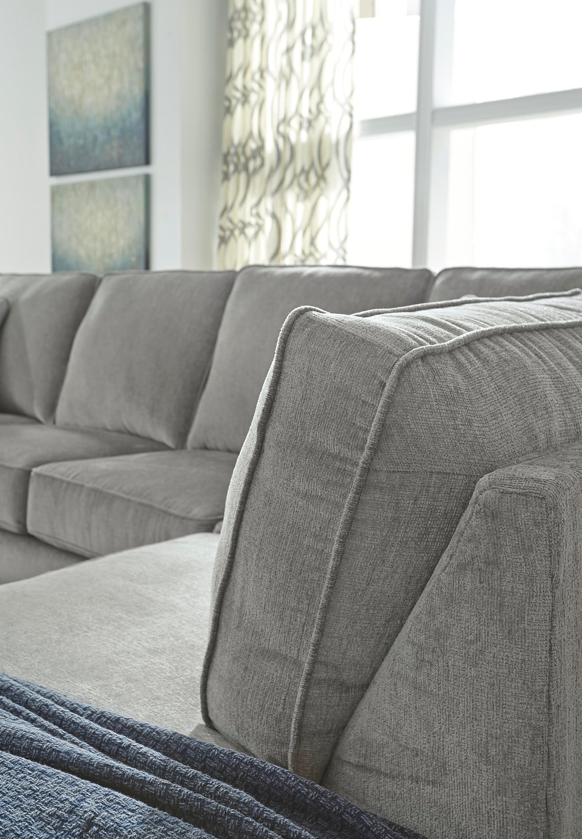 Rylo 2-Piece Sectional with Chaise in Alloy II