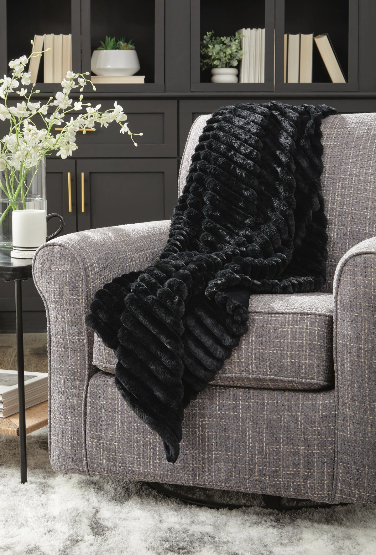 Vantage Vale Throw (Set of 3) in Black