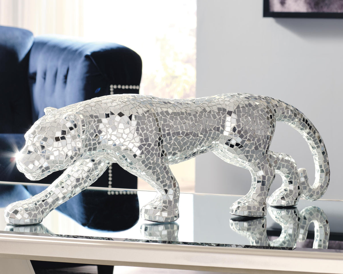 Kade Park Panther Sculpture in Mirror