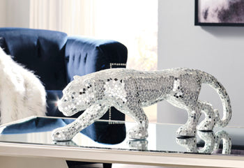Kade Park Panther Sculpture in Mirror