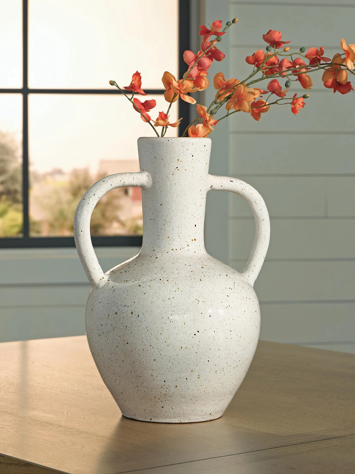 Nyra Vase II