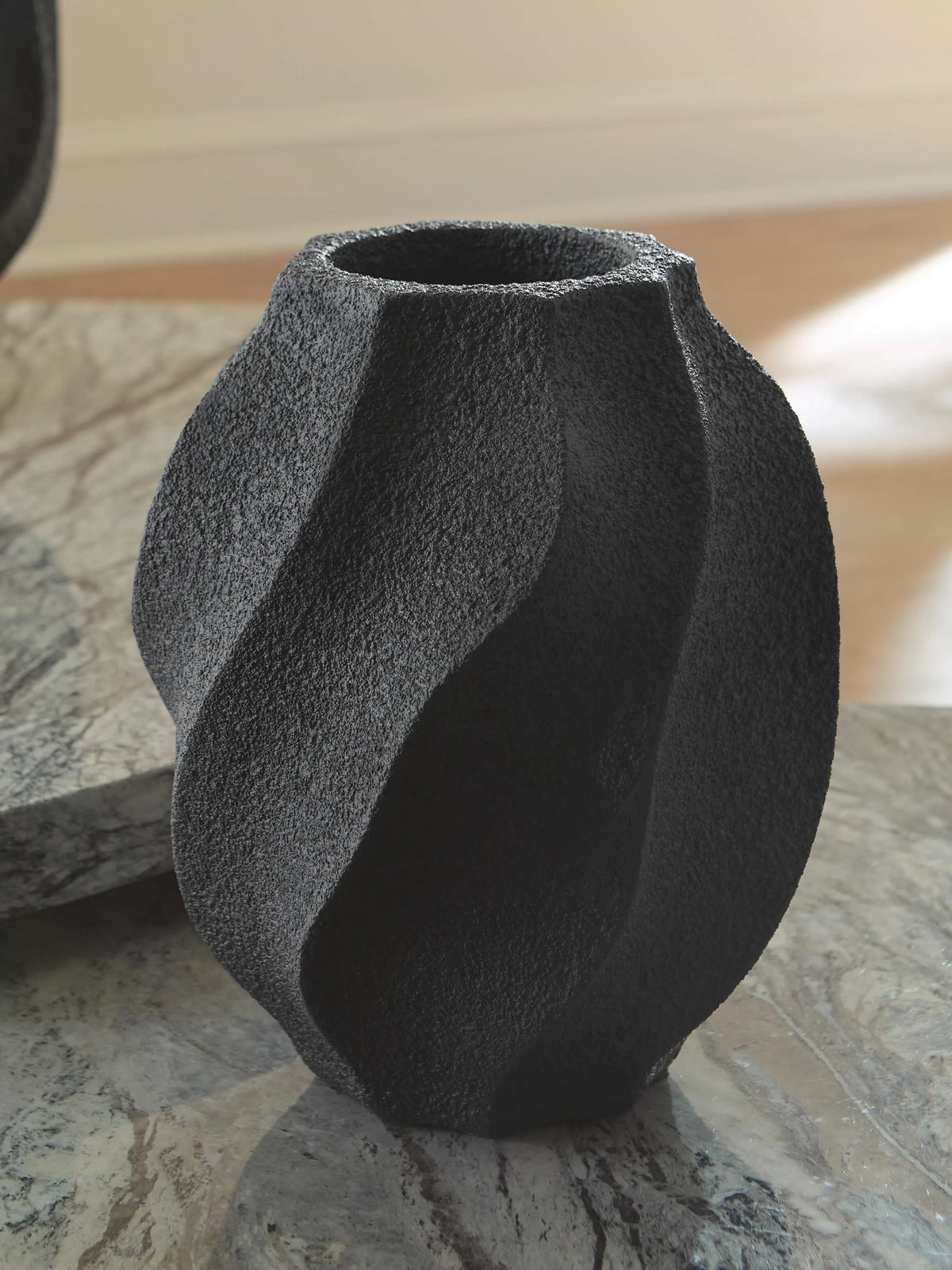 Tavo Bay Vase