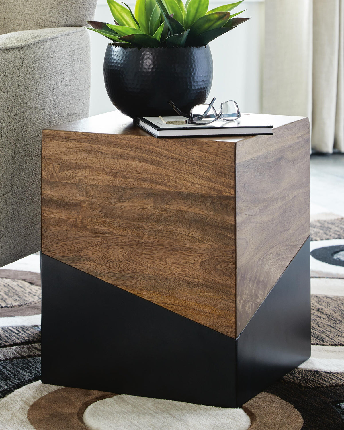Draymore Accent Table