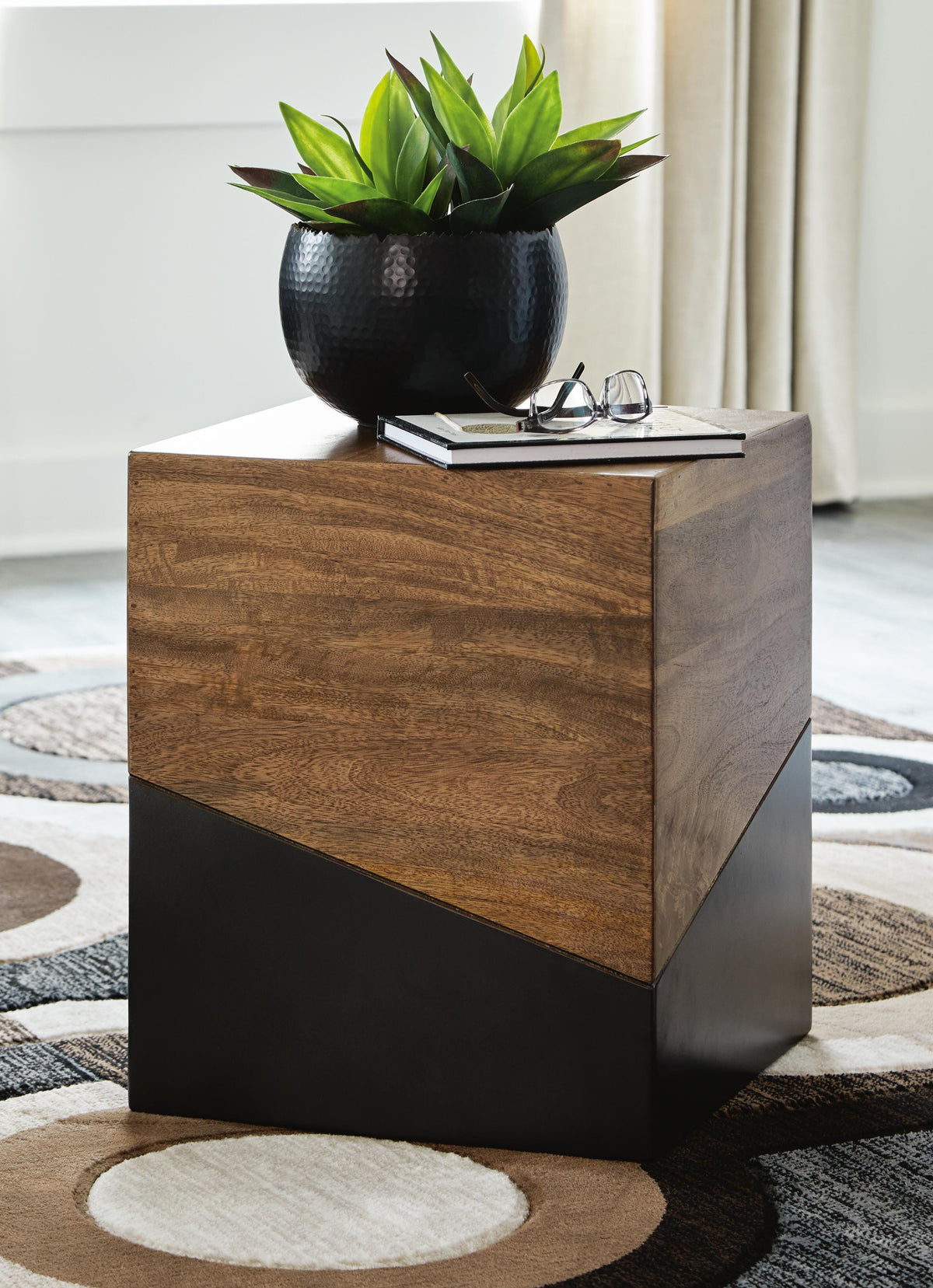 Draymore Accent Table