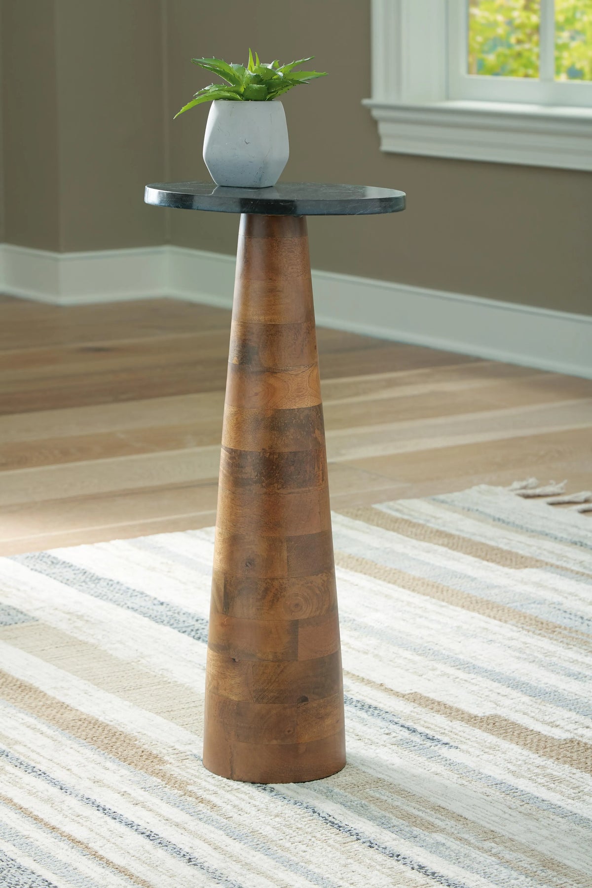 Masonvale Accent Table Accent Table