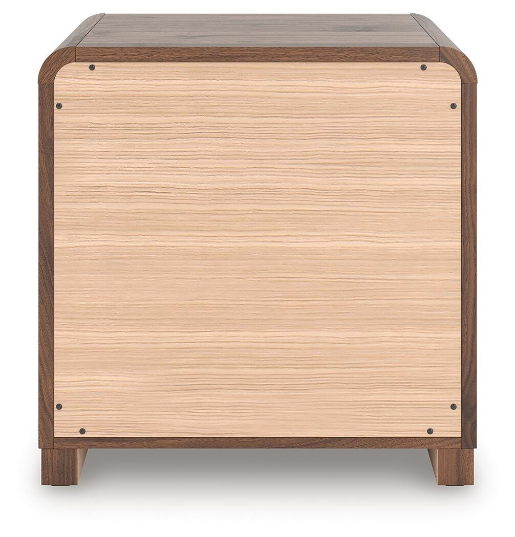 Sinclair King Panel Bed and 2 Nightstands