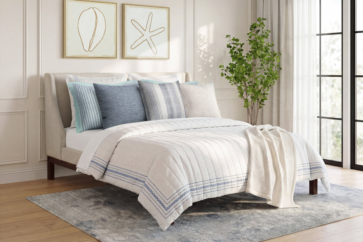 Solene Vale King Upholstered Bed