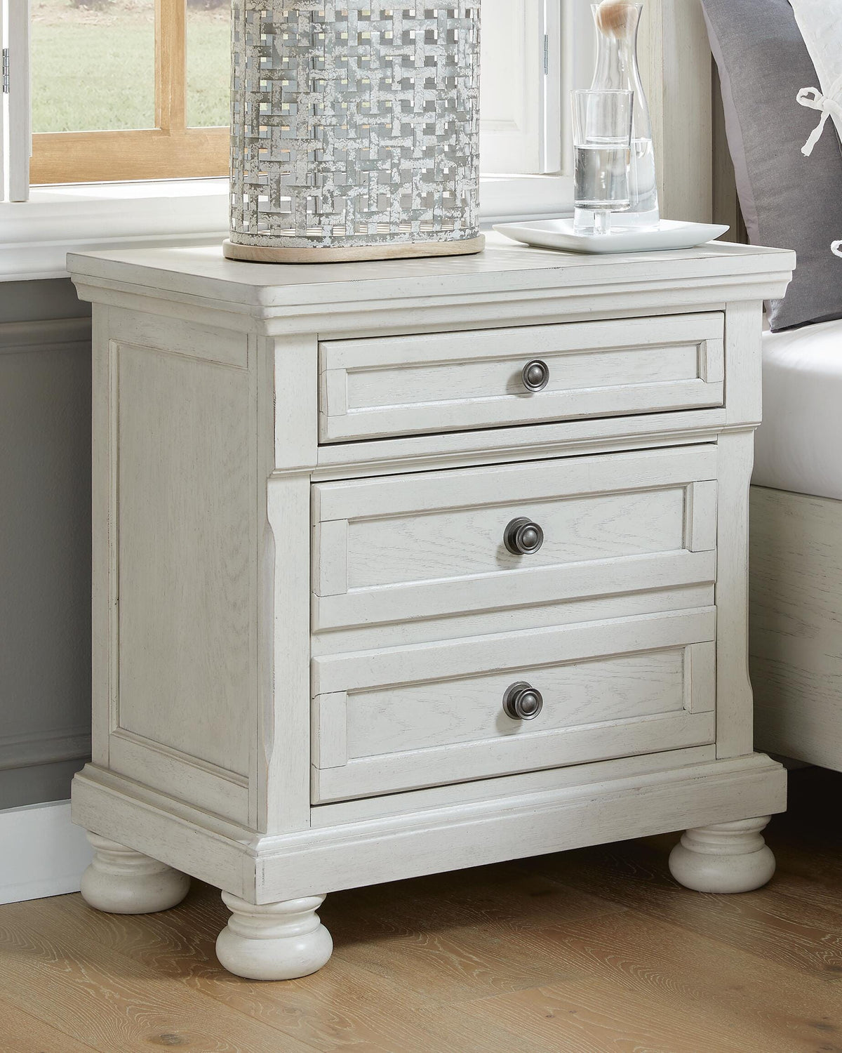 Hadley King Panel Bed with Dresser and Mirror and Chest and 2 Nightstands