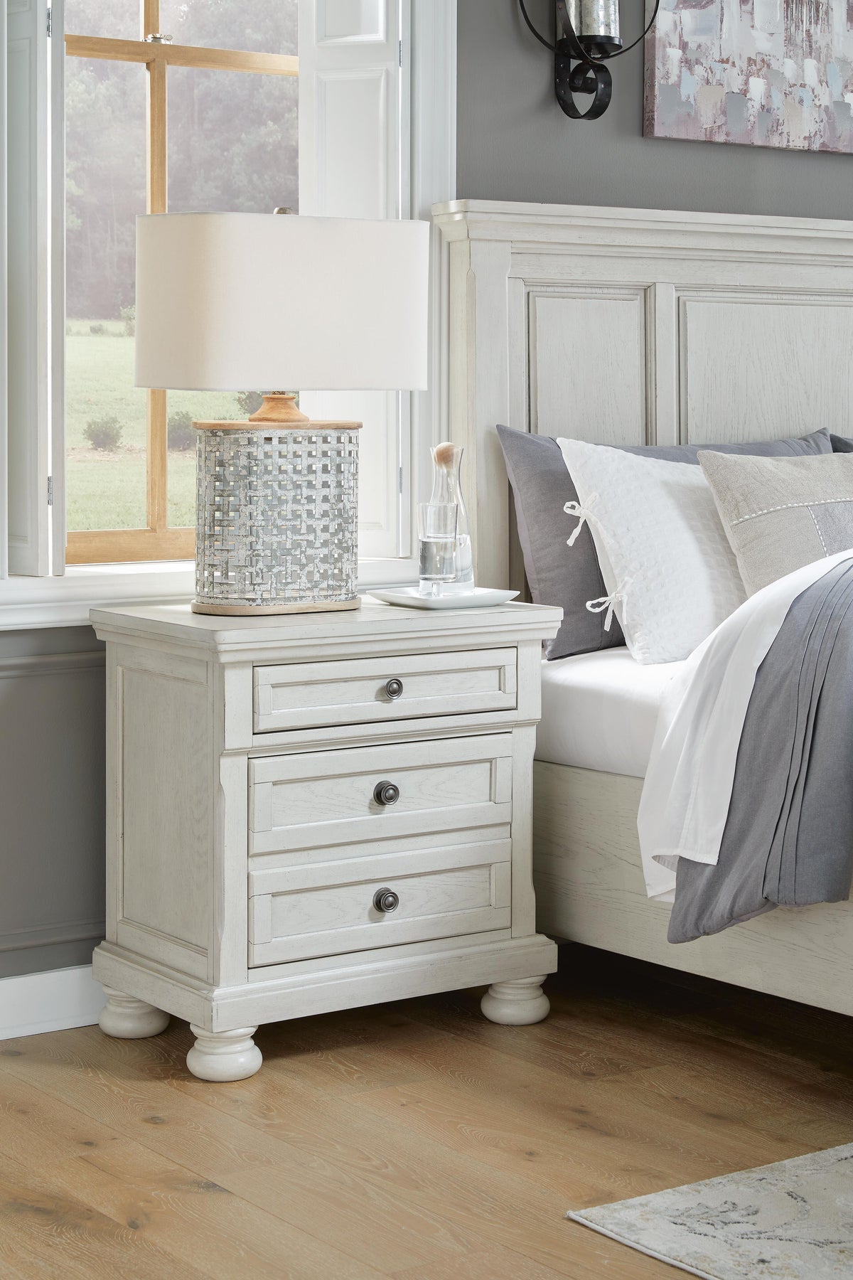 Hadley Queen Panel Bed with Dresser and Mirror and Nightstand