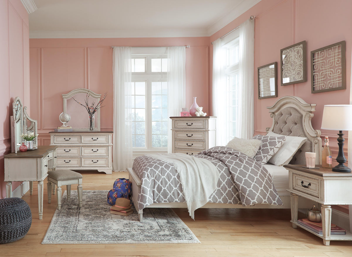 Barnwell Chest of Drawers in Chipped White