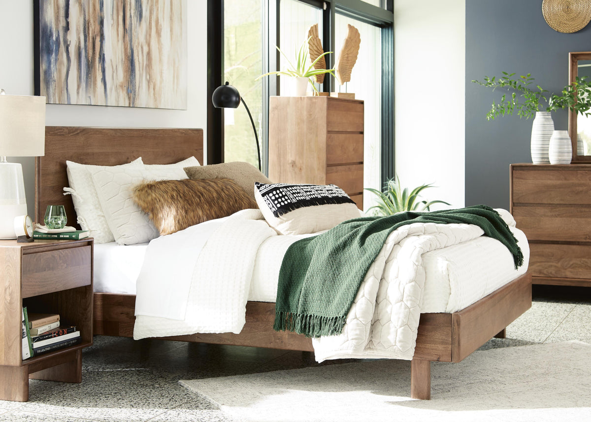 Oakmere Queen Panel Bed