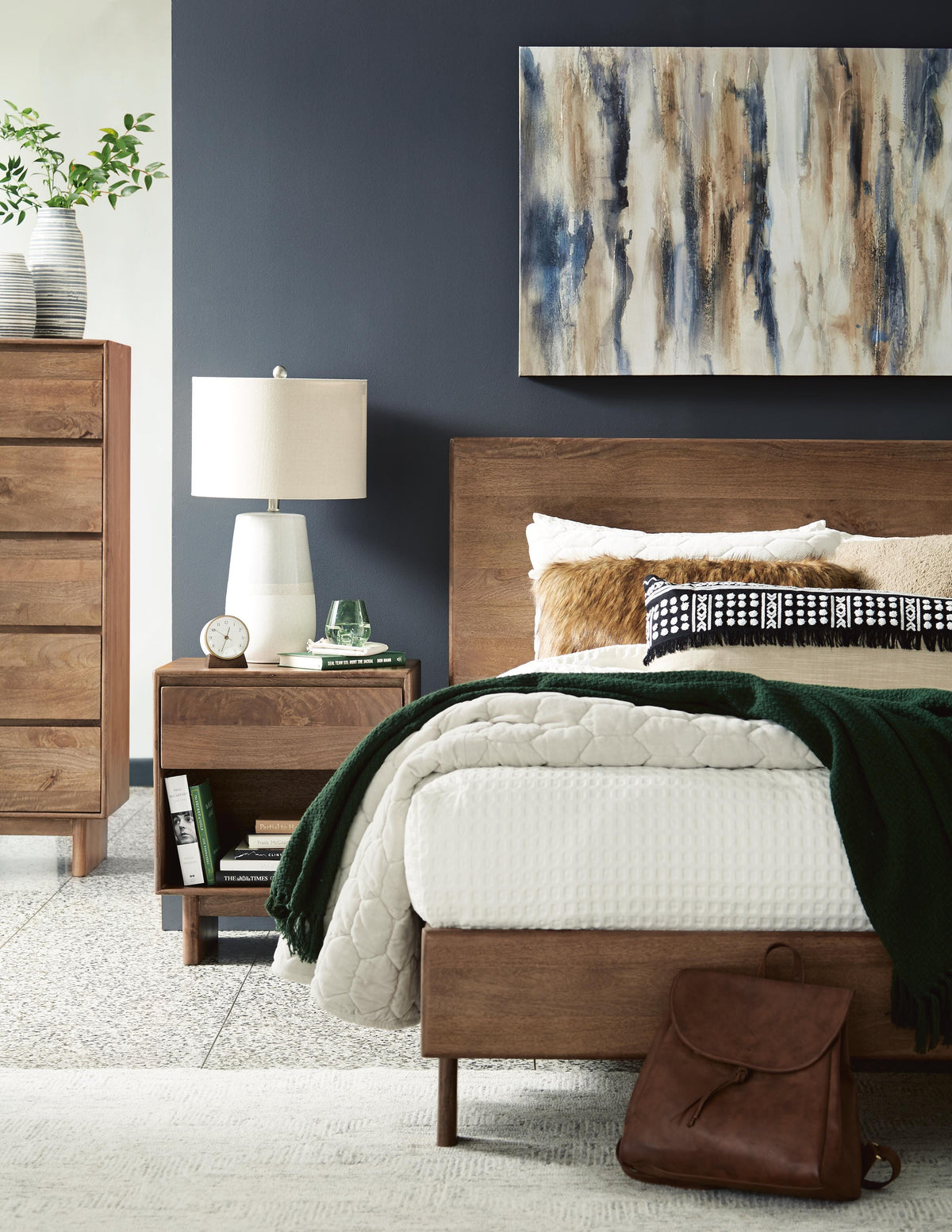 Oakmere Queen Panel Bed