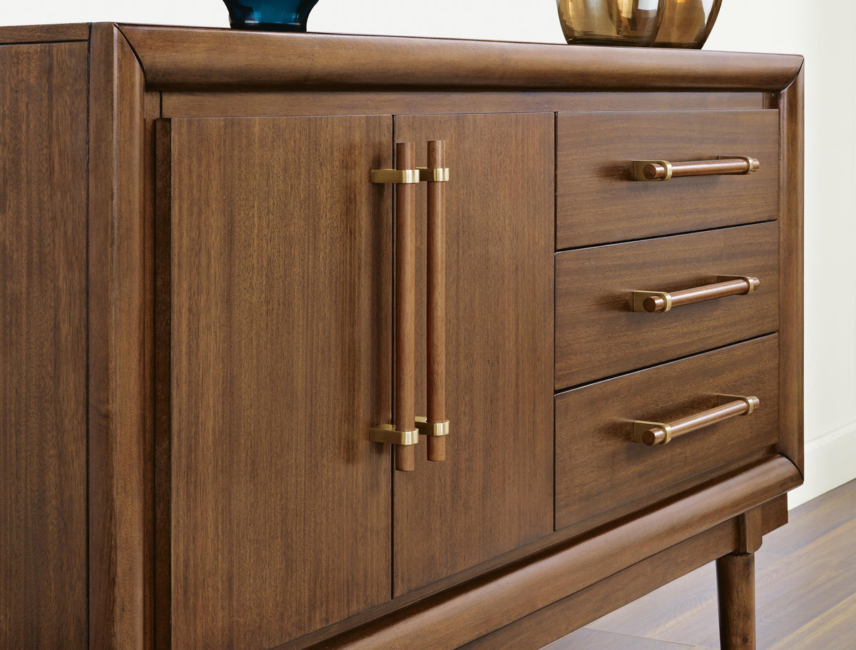 Roscoe Dining Server
