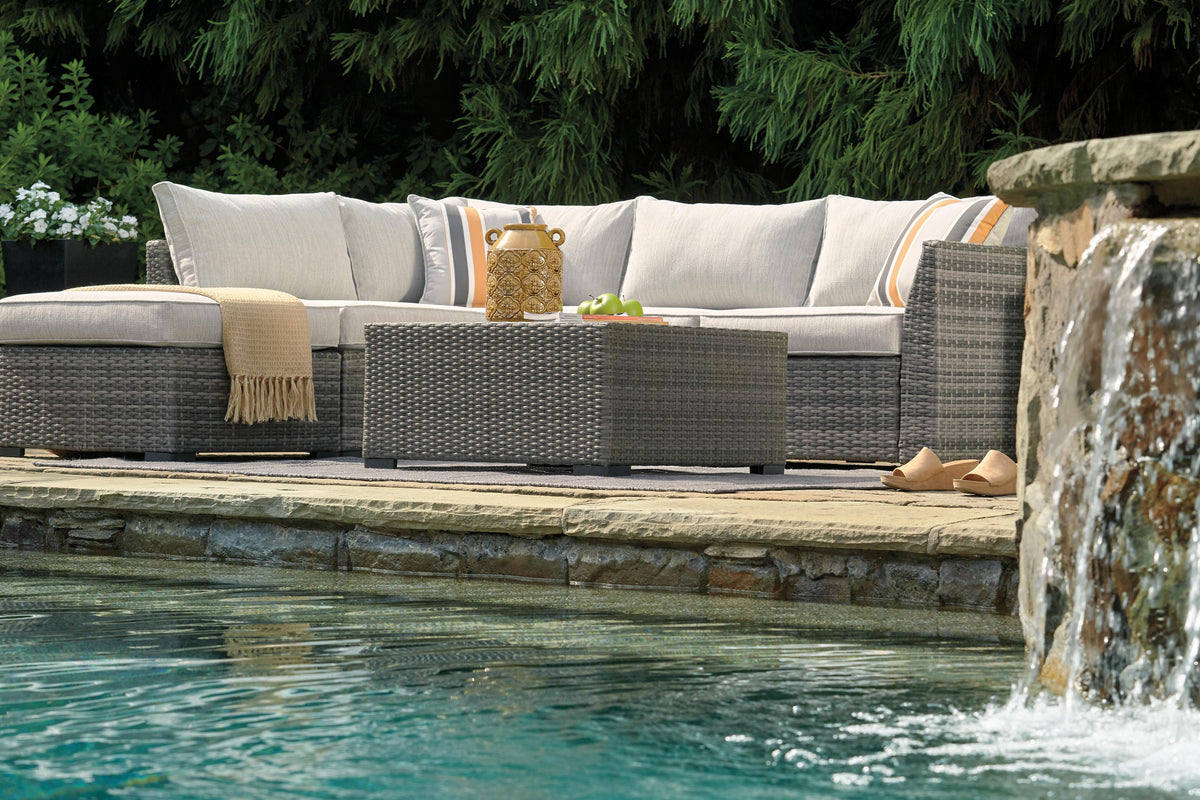 Vantage Cross 4-piece Outdoor Sectional Set