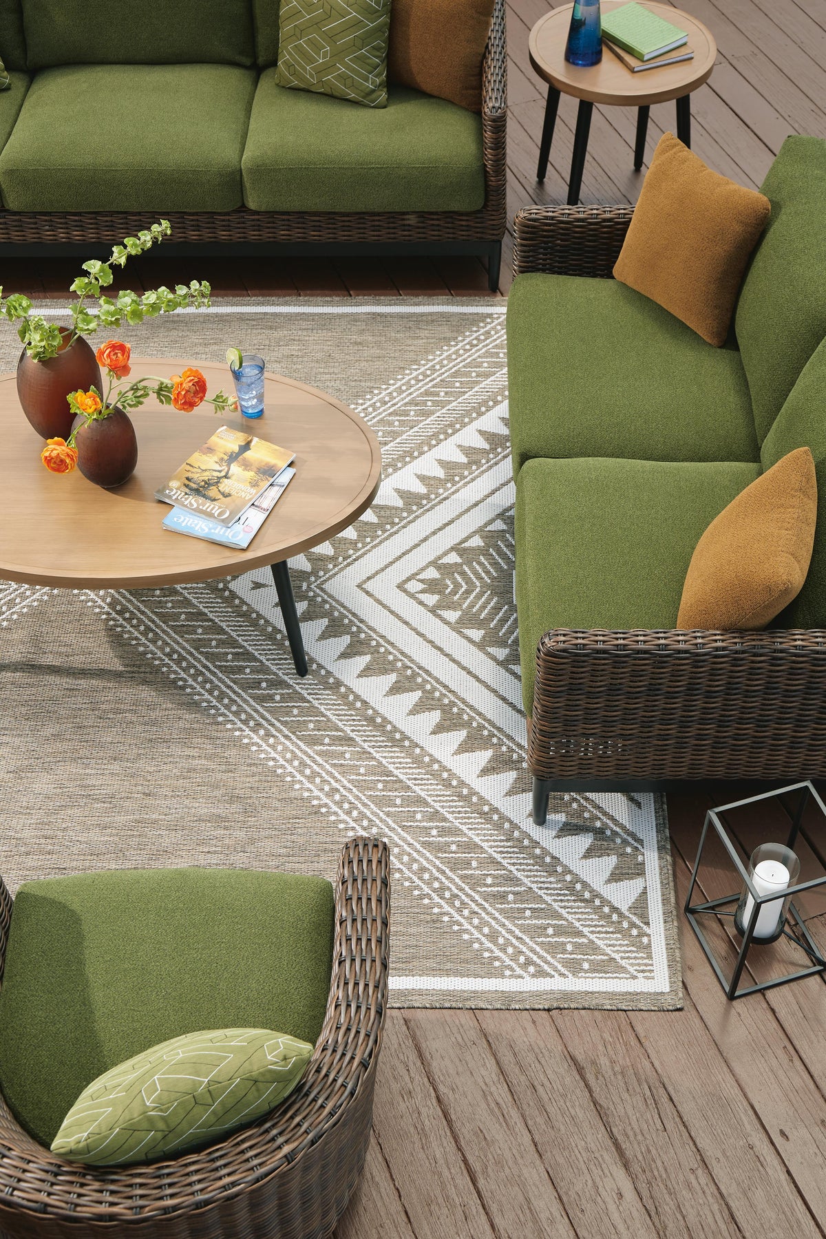 Ashdown Outdoor Swivel Lounge Chair with Cushion