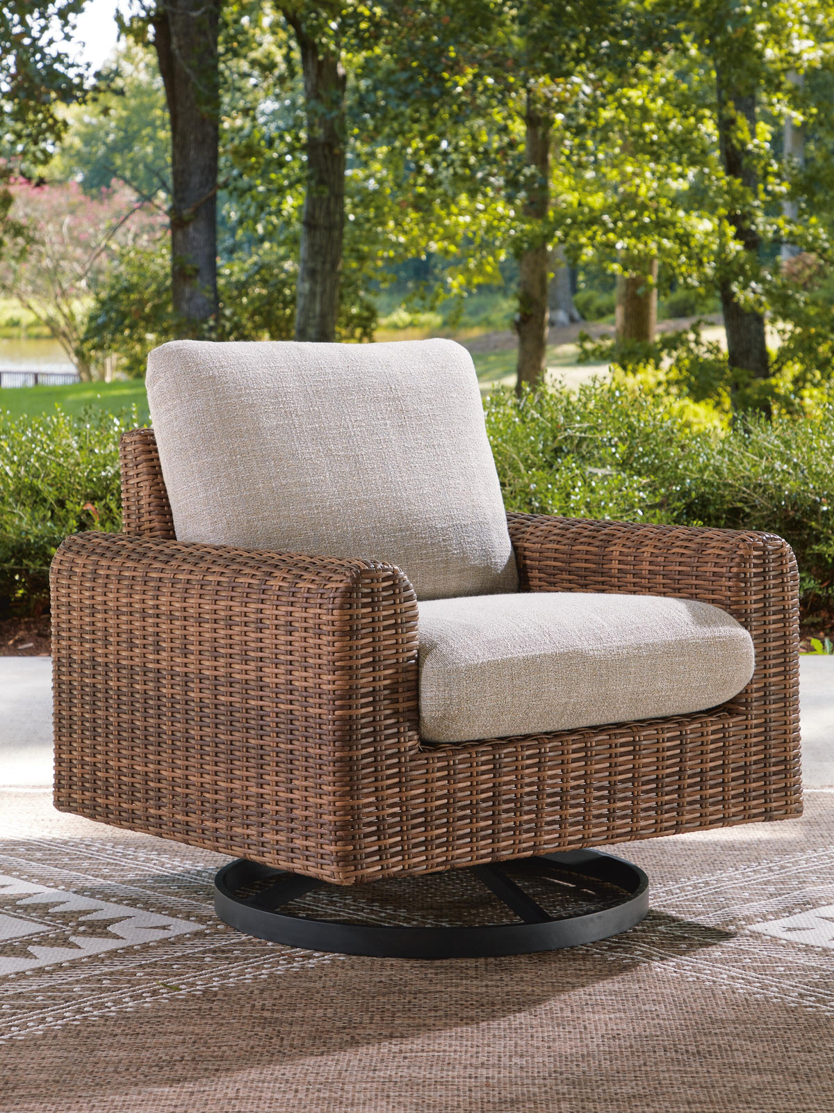 Sable Outdoor Swivel Lounge Chair with Cushion