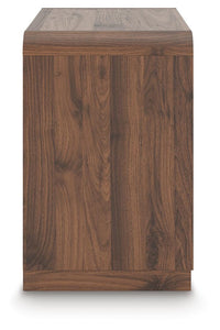 Sinclair King Panel Bed and 2 Nightstands