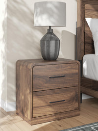 Sinclair King Panel Bed and 2 Nightstands