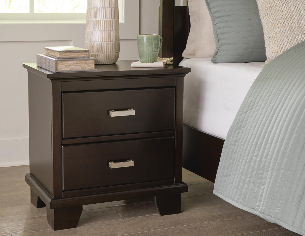 Kensworth Full Panel Bed with Chest and Nightstand