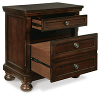 Cavendish King Panel Bed with Chest and 2 Nightstands
