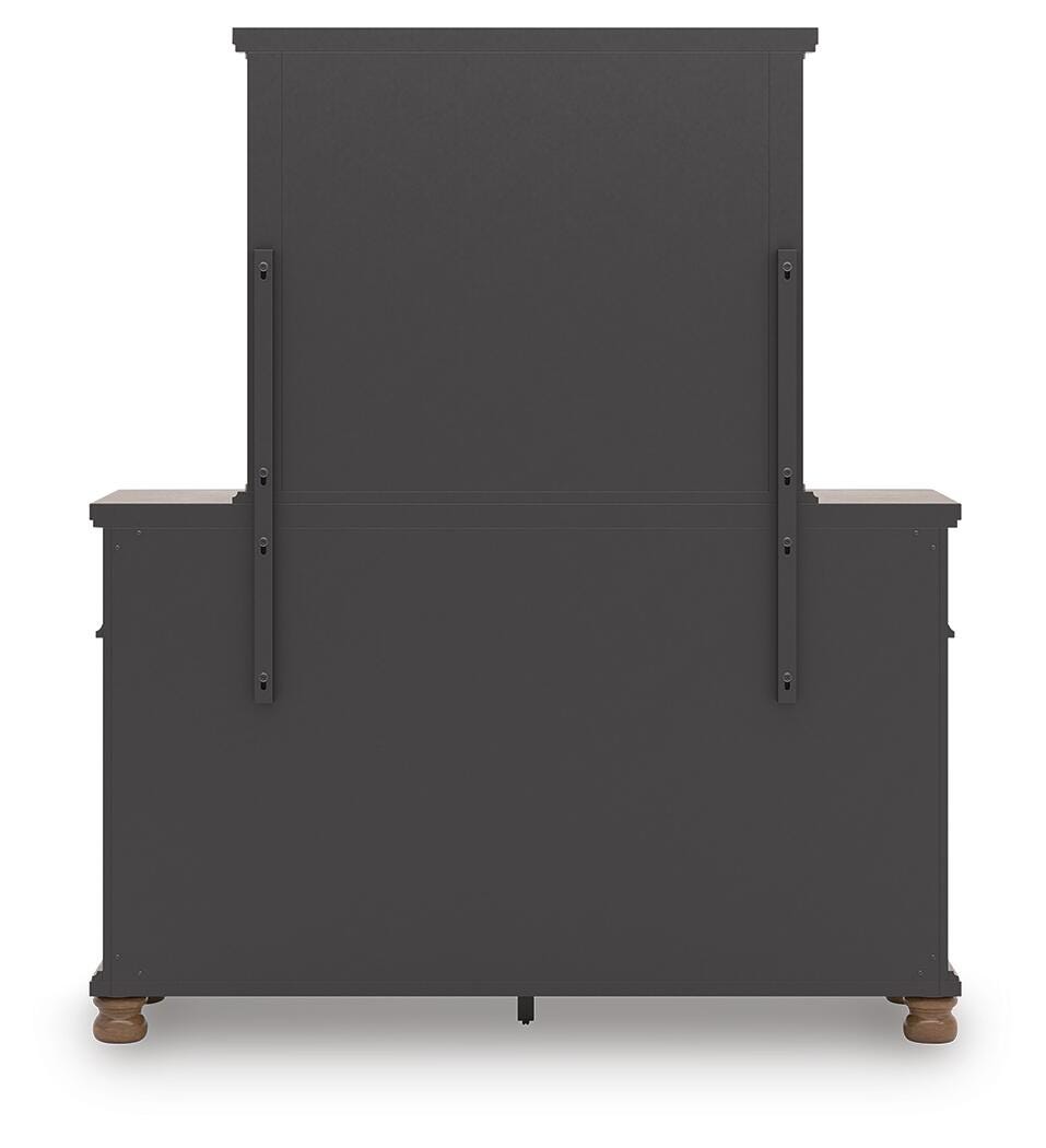 Winslow Vale Queen Poster Bed with Dresser and Mirror II
