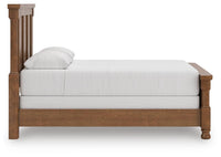 Winslow Vale Queen Poster Bed with Dresser and Mirror II