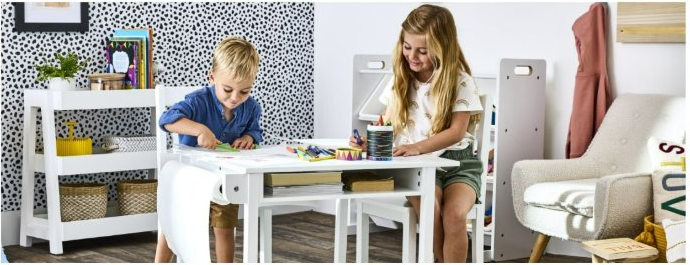 shop table & chairs